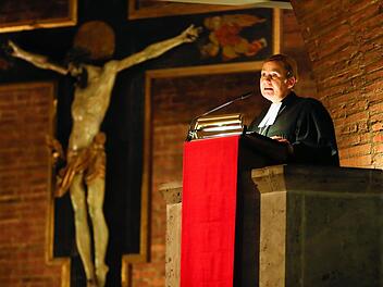 Generalsuperintendentin Ulrike Trautwein forderte dazu auf, den Menschen mit Lust am Polarisieren und Spalten entgegenzutreten. Foto: Matthias Hoch