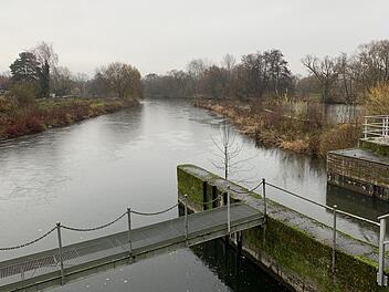 Obgleich es in letzter Zeit keine Beschwerden mehr gegeben hat, sollte auch aus Gründen des Naturschutzes der Umfang der bisherigen Floßfahrten nicht erweitert werden. Betroffen ist die Strecke auf dem Main zwischen den Wehren Oberwallenstadt und Lichtenfels. Foto: Karin Sträßner