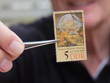 Bedeutet die Einführung der digitalen Brieffreimachung das Aus für die klassische Briefmarke? Bad Kissinger Briefmarkensammler diskutieren über die Zukunft ihres Hobbys. Symbolfoto: Gerd Schaar/Archiv