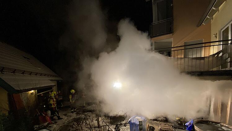 Feuerwehr wird zum Brand eines Einfamilienhauses alarmiert