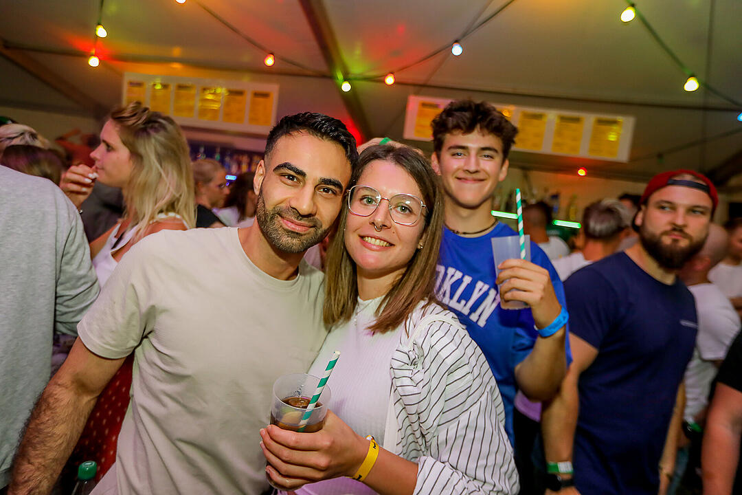 Partyzeltdorf mit 5 Areas!