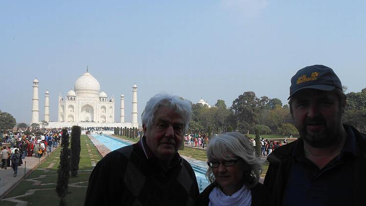 Vor dem Taj Mahal (von links): Peter Metz, Monika und Roland Ziegler