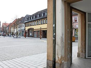 Auf dem Lichtenfelser Marktplatz gibt es schon freies WLAN. Nun sollen weitere Orte in der Stadt folgen, war Thema im Ausschuss für Stadtentwicklung. Archivbild: Ramona Popp
