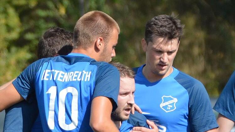 Die Lettenreuther wollen am Freitagabend im Heimspiel gegen Spitzenreiter SV Friesen II ihren vierten Saisonsieg bejubeln und die Tabellenführung übernehmen. Foto: Gunther Czepera