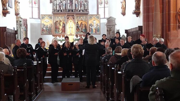 Christine Kettler-Pohl leitet den Chor der "Concordia" Maroldsweisach.