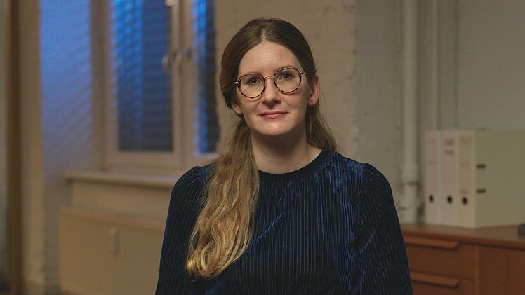 Für einen Artikel in der "Zeit" recherchierte die Journalistin Luisa Hommerich in ihrer Heimatstadt Haan zum Fall. In "ARD Crime Time: Das Säure-Attentat - Der Angriff auf Bernhard Günther" kommt sie nun zu Wort.