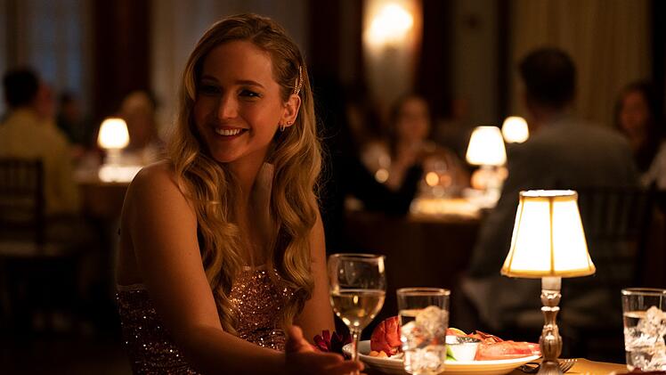 2023 meldete sich die Schauspielerin dann auf der großen Leinwand zurück: In der Komödie "No Hard Feelings" soll die Figur von Lawrence einen deutlich jüngeren Mann verführen - auf Wunsch von dessen Eltern.