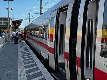 Am Sonntag haben die Einsatzkr&auml;fte am Bahnhof Bamberg eine kollabierte Person aus einem Zug gerettet. (Symbolbild)