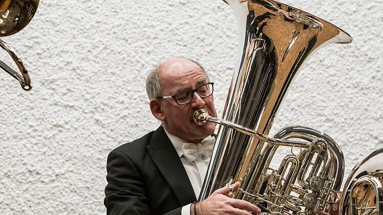 Impressionen vom umjubelten Neujahrskonzert mit dem Quintett Harmonic Brass im renovierten Rathaussaal von RödentalFoto: Jochen Berger
