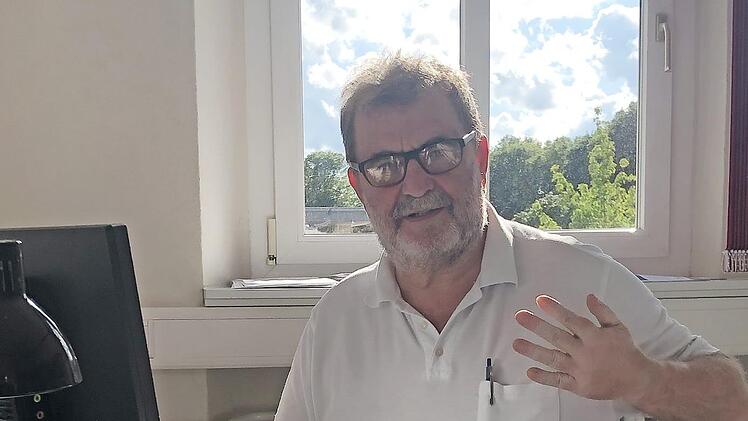 Matthias Schwenk, Chefarzt der Gefäßchirurgie am Klinikum in Sonneberg, lag fast drei Wochen im Coburger Krankenhaus und wurde wegen des Coronavirus erfolgreich behandelt. Er erklärt, wie es zu der Infektion kam, und räumt mit Vorwürfen auf, die ihn sehr geärgert haben. Und vor allem stellt er sich vor seine vielen Mitarbeiter, die fälschlicherweise kritisiert worden seien. Foto: Christoph Böger