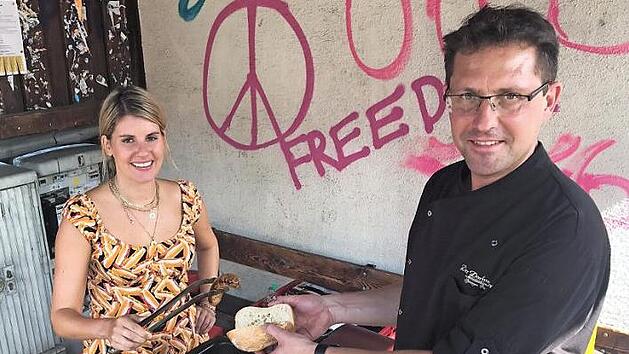 Felicitas Then und J&uuml;rgen Reck hatten die Idee zu der besonderen Wurst am Tag der Fr&auml;nkischen Bratwurst.