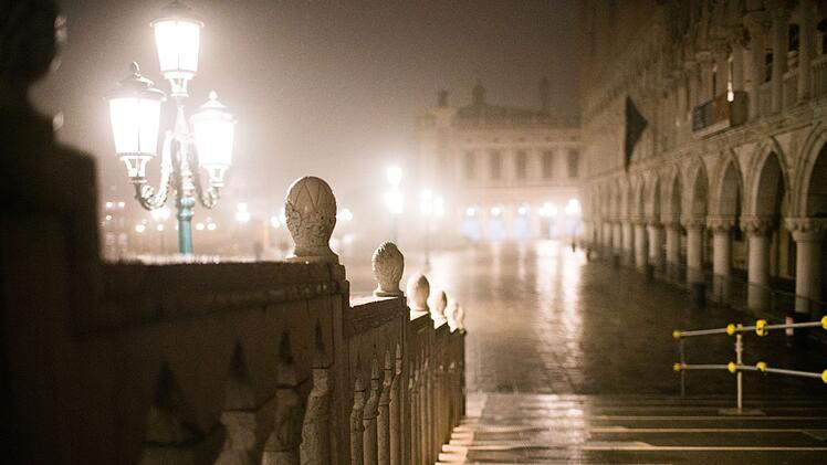 Die Lagunenstadt Venedig ist ein Ort vieler Mythen und Legenden. "Terra X History" geht auf Spurensuche - auf Geisterinseln, Pestfriedh&ouml;fen und im Markusdom.