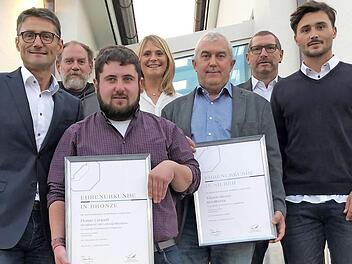 Mitarbeiterehrung bei der Firma Kern; im Bild (von links) Roland Kern, Klaus-Dieter Jojte, Florian Limpert, Theresa Kern, Johann Janzen, Klaus-Peter Lindner und Robert Kern Foto: privat