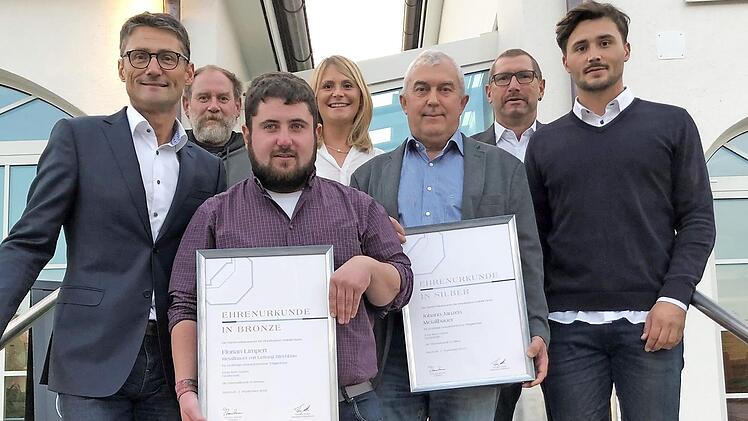 Mitarbeiterehrung bei der Firma Kern; im Bild (von links) Roland Kern, Klaus-Dieter Jojte, Florian Limpert, Theresa Kern, Johann Janzen, Klaus-Peter Lindner und Robert Kern Foto: privat