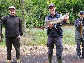 Herbstangeln beim Verein der Sportangler e.V. Bad Kissingen: Alexander Ferrari siegte vor Sebastian Etzel und Rudolf Ottlinger.  Foto: Udo Sell