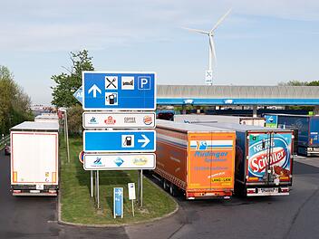 Lkw-Parkplätze auf Autobahn