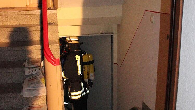 Atemschutzgeräteträger auf dem Weg zum Einsatz  Foto: Friedwald Schedel