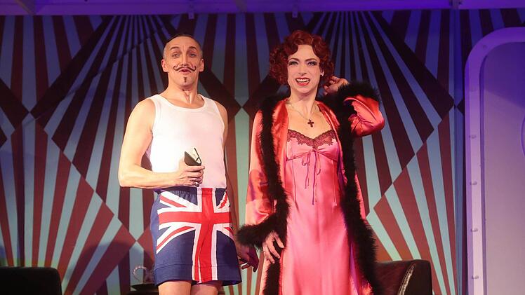 Schwungvolle Premiere: Reichlich Beifall gab es für die Neuinszenierung von "Anything Goes" am Landestheater Coburg. Foto: Henning Rosenbusch