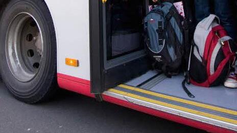 Welches Kind mit dem Schulbus fahren darf und welches nicht, bestimmt das Gesetz. Dabei ergeben sich bisweilen schwer zu verstehende Konstellationen.  Foto: Archiv