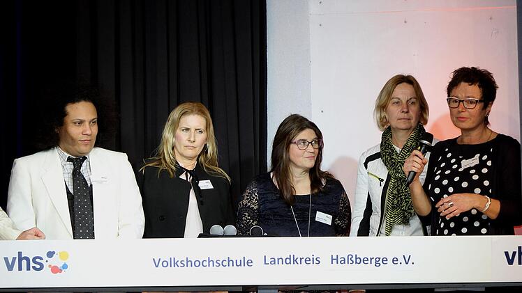 In der Talkrunde von Mitarbeitern der Basis (von links) Guillermo Sanchez-Cordero, Jennifer Wenger, Lilo Vogt, Petra Hohenberger und Isolde Klimach.
