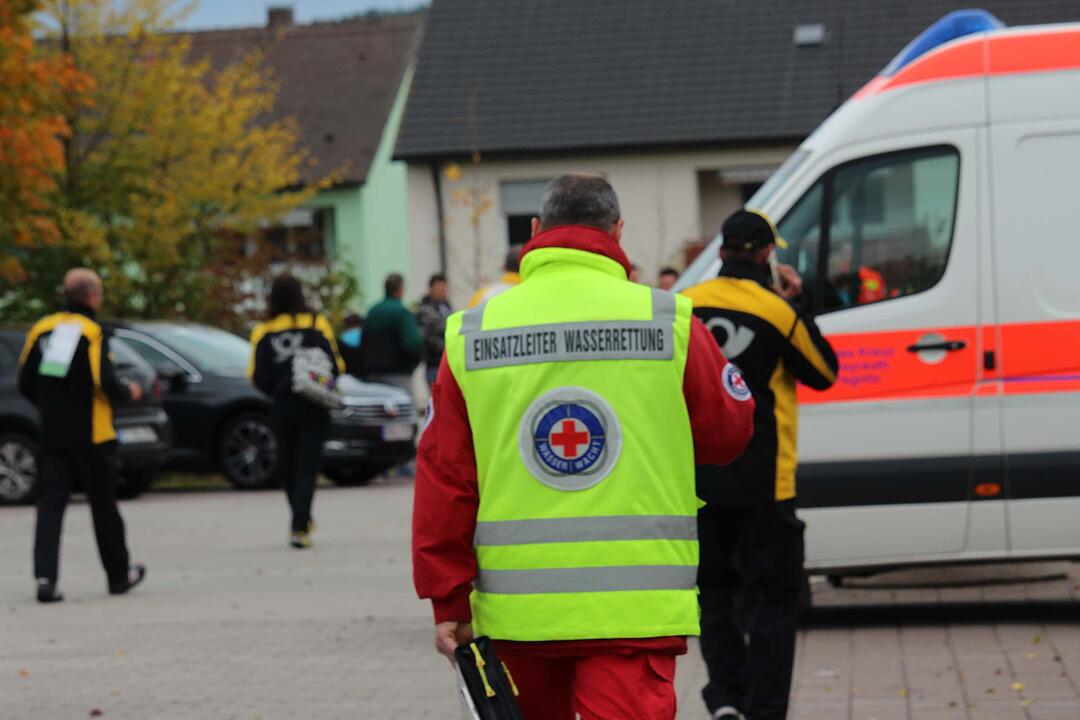 21 Personen verletzt: Reizende Flüssigkeit sorgt für Großeinsatz in Pegnitz