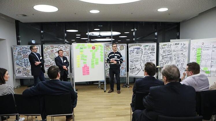 Am Ende der Denkwerkstatt präsentierten Vertreter der einzelnen Arbeitsgruppen ihre Ergebnisse. Foto: Barbara Herbst
