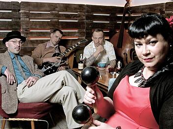 Das Quartett "The Booze Bombs" aus dem Schwarzwald zählt zu Deutschlands Rockabilly-Exportschlagern. Sängerin Annie Leopardo erinnert mit ihrer ausdrucksstarken Stimme an Legenden des Genres wie Wanda Jackson oder Patsy Cline.  Foto: privat