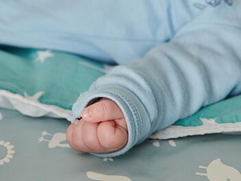 Würzburg: Professorin am Uniklinikum bringt Buch über "Babygesänge" heraus