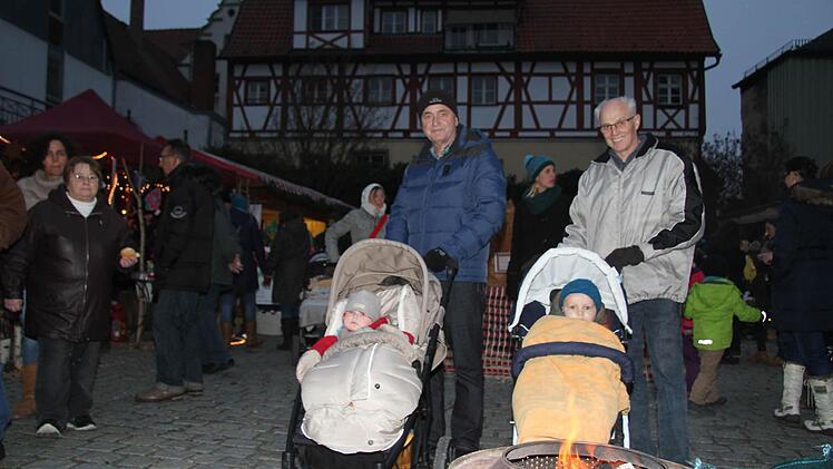 Kinderwagenparade am Lagerfeuer. Foto: Sonja Adam