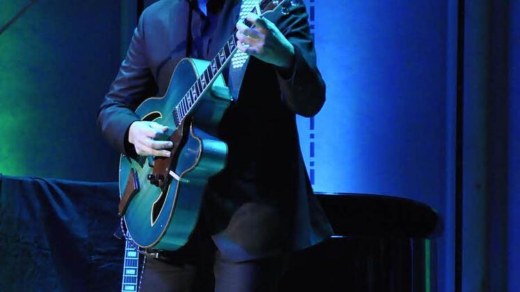 Torsten Goods an der Gitarre.  Foto: Peter Klopf