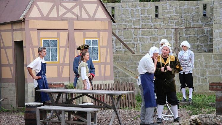Aufführung des Märchens "Rumpelstilzchen" auf der Freilichtbühne im Schrimpf'schen Schloss  Foto: Dieter Britz