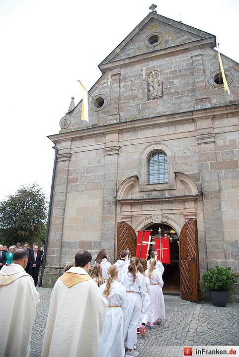 Nach einjähriger Kirchensanierung: Hannberg feiert die Wiedereröffnung der Wehrkirche der Pfarrei Geburt Mariens Hannberg