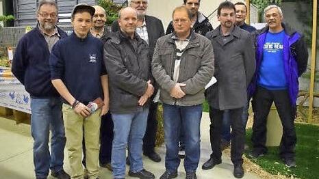 Unser Bild zeigt (von links) Ausstellungleiter Berthold Popp, Jonas Ulbrich, Werner Münch, Kreisjugendleiter Achim Gutsmann, zweiten Bürgermeister Veit Pöhlmann, Kreiszuchtwart Andreas Meier, Jan Seyferth, Kreisvorsitzenden Burghard Lauterbach, Vorsitzenden Helmut Ulbrich und Thomas Ramming. Foto: Katharina Müller-Sanke