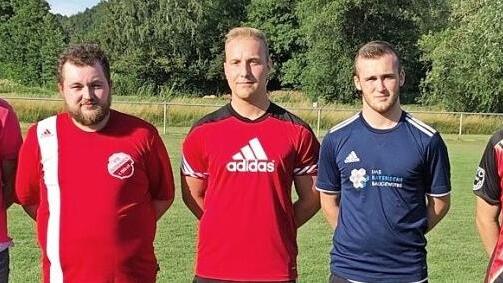 Matthias Roppelt (Vorstandsvorsitzender), Lukas Tschepe (Fortuna Neuses), Philipp Wacker (Bosporus Coburg), Robert Schyga (TSV Sonnefeld), Adrian Voit (eigene. Jugend) Foto: Wolfgang Dietz