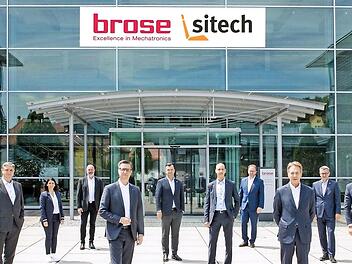 Am Stammsitz von Brose in Coburg wurde gestern ein Memorandum of Understanding für ein geplantes Joint Venture unterzeichnet. Dafür haben sich Vertreter von Brose, Volkswagen AG und Sitech sowie deren Betriebsräte getroffen; darunter: Thomas Schmall, Vorsitzender des Vorstands der Volkswagen Group Components (Siebter von links), Daniela Cavallo, Stellvertretende Konzernbetriebsratsvorsitzende der Volkswagen AG (Fünfte von links), Michael Stoschek, Vorsitzender der Gesellschafterversammlung de...