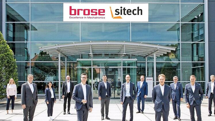 Am Stammsitz von Brose in Coburg wurde gestern ein Memorandum of Understanding für ein geplantes Joint Venture unterzeichnet. Dafür haben sich Vertreter von Brose, Volkswagen AG und Sitech sowie deren Betriebsräte getroffen; darunter: Thomas Schmall, Vorsitzender des Vorstands der Volkswagen Group Components (Siebter von links), Daniela Cavallo, Stellvertretende Konzernbetriebsratsvorsitzende der Volkswagen AG (Fünfte von links), Michael Stoschek, Vorsitzender der Gesellschafterversammlung de...