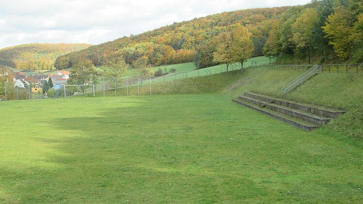 Der Fußballsport beim SV Wirmsthal ist zum Erliegen gekommen weil keine Mannschaft mehr gestellt werden kann. An seine Stelle tritt ein Radsport-Trail als neue Nutzung.  Foto: Winfried Ehling