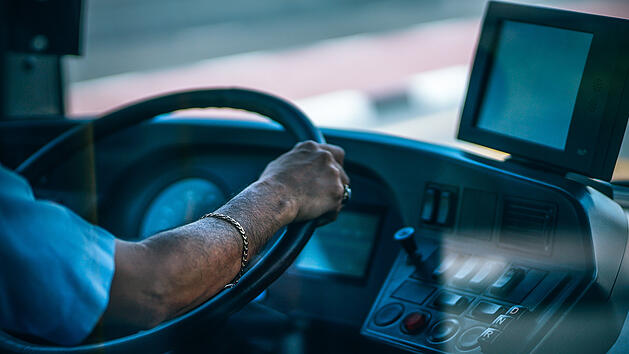 Busunfall zwischen Rappershausen und Hendungen