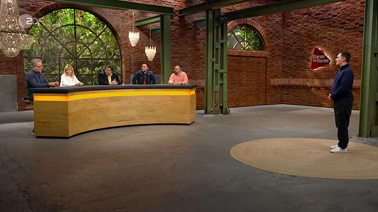 "Ich finde das Design ganz toll", erklärte David Suppes und bot den Goldwert: 1.400 Euro.