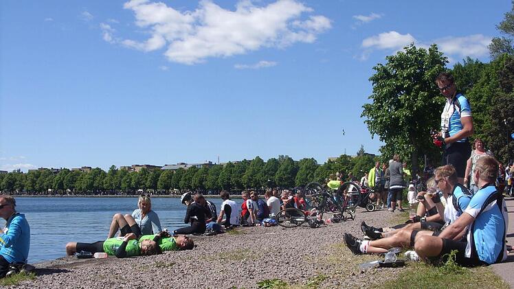 Nach der Rundfahrt konnten sich die Radsportler am Seeufer entspannen.