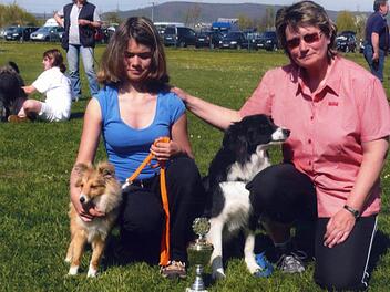 Sie sind ein Team: Daniela Münch und ihre Mutter Elke Münch mit ihren Hunden Foto: Veronika Schadeck