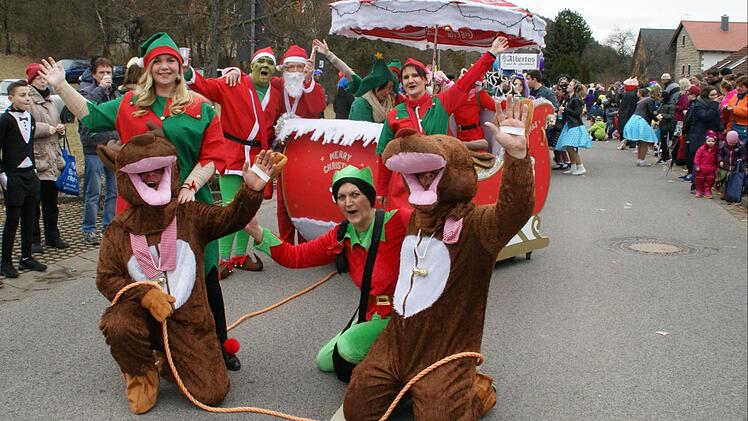Verspätete Weihnachtswünsche beim Althütter Faschingszug