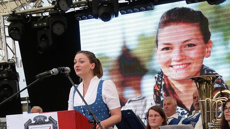 Judith Gerlach, die bayerische Staatsministerin für Digitales, hielt beim  Frühschoppen des TSV Thundorf anstelle des verhinderten Ministerpräsidenten  die Festrede. Foto: Dieter Britz
