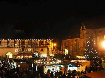 Vor allem in den Abendstunden kamen wieder viele Besucher nach Königsberg, um die schöne Atmosphäre des Königsberger Weihnachtsmarktes zu erleben