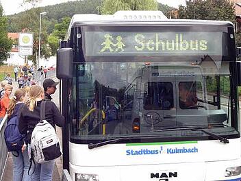 In Bischofsheim hat sich ein Kind beim Busfahren verletzt. Gegen den Fahrer wird wegen Unfallflucht und K&ouml;rperverletzung ermittelt. Symbolbild: H&auml;nseler