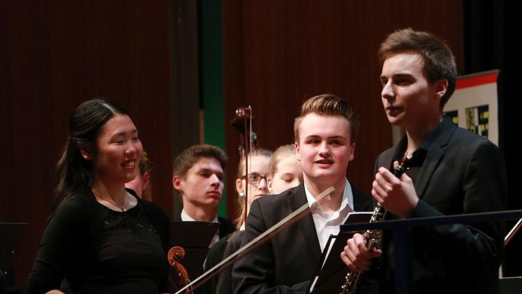 Das Jugendsymphonieorchester Oberfranken unter Leitung von Till Fabian Weser beeindruckte das Publikum im Coburger Kongresshaus mit begeisterndem Musizieren.Foto: Jochen Berger
