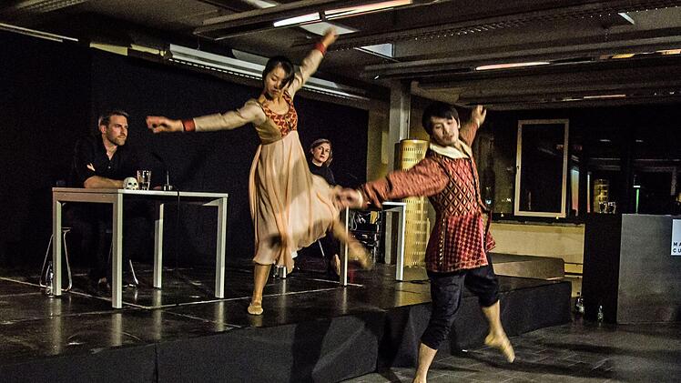 "Die Welt ist aus den Fugen" lautete das Motto eines Shakespeare-Abends, den die Experimentierwerkstatt "Making Culture" in Coburg veranstaltete.Foto: Jochen Berger