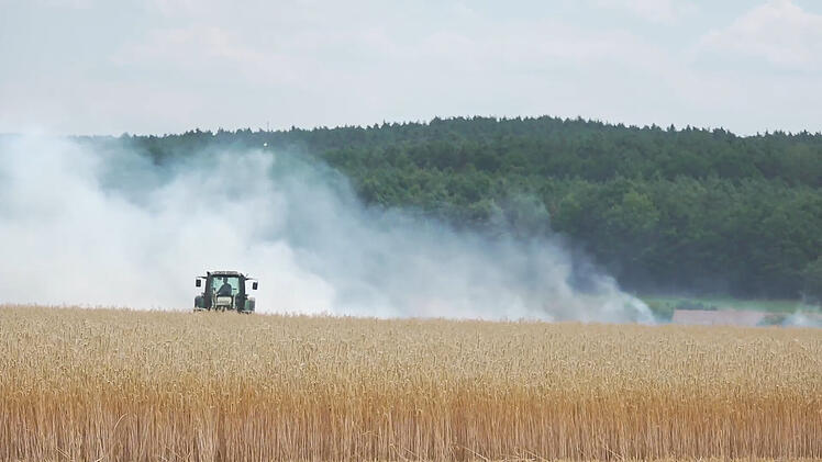 Röbersdorf: Flächenbrand im Kreis Bamberg - Kreisbrandrat erklärt ungewöhnlich häufiges Phänomen
