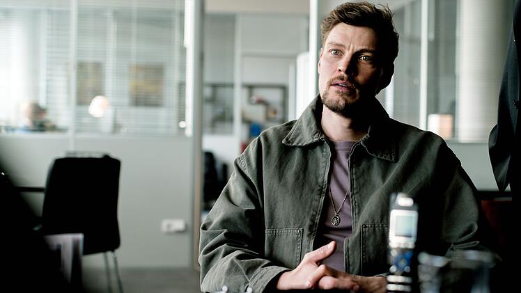 Der Bauunternehmer Rick Spoery (Helgi Schmid) steht unter dem Verdacht, seine frühere Buchhalterin ermordet zu haben.