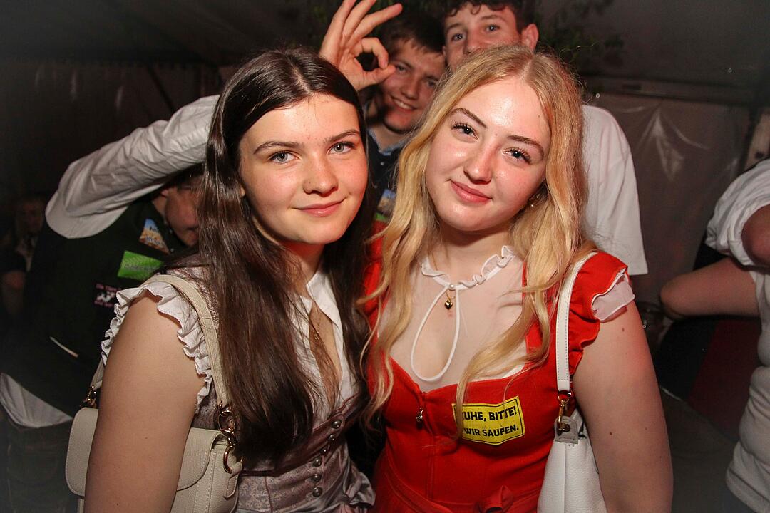 Gro&szlig;losnitz feiert!
